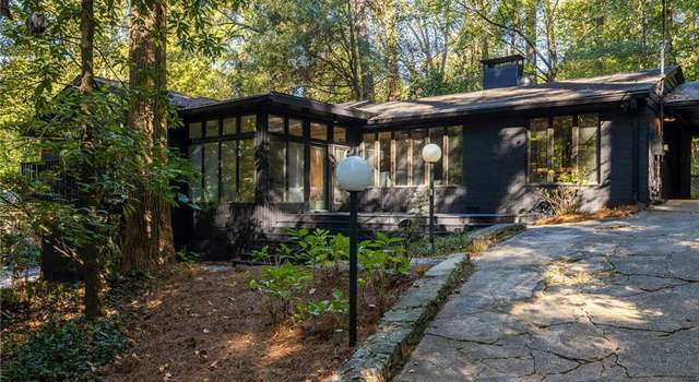 Photo of 922 Barton Woods Rd NE, Atlanta, GA 30307