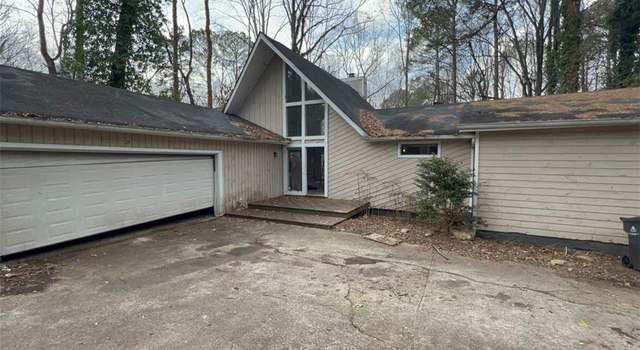 Photo of 95 Lake Top Ct, Roswell, GA 30076