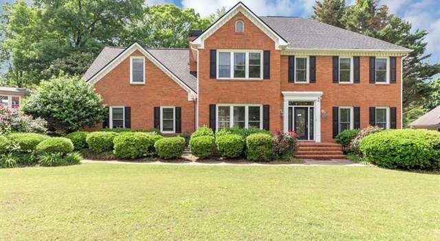 Photo of 395 Clubfield Dr, Roswell, GA 30075