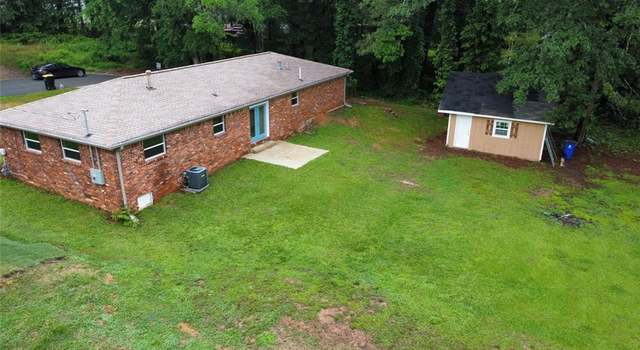Photo of 191 Pine St NE, Fairburn, GA 30213