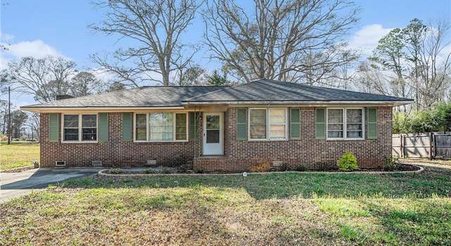 Photo of 403 Etten Dr, Monroe, GA 30655