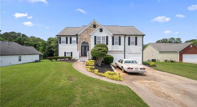 Photo of 758 Beranda Cir, Douglasville, GA 30134