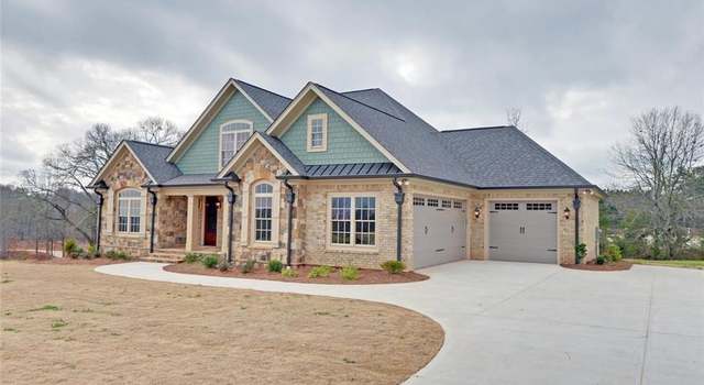 Photo of 5322 Retreat Dr, Flowery Branch, GA 30542