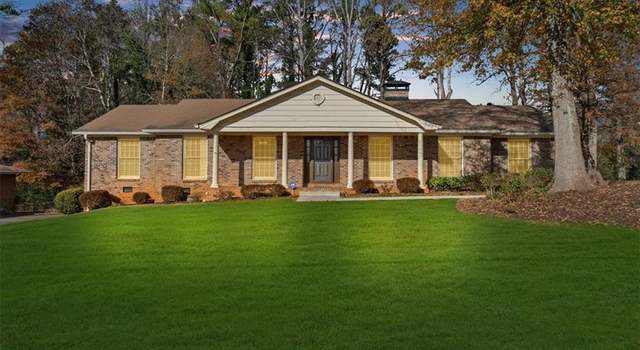 Photo of 2837 Blue Grass Ln, Decatur, GA 30034