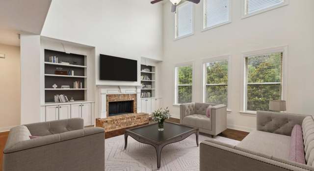 Photo of 3705 Williams Point Dr, Cumming, GA 30028