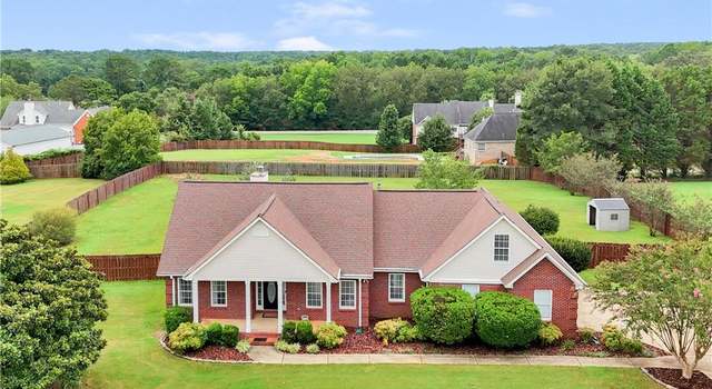 Photo of 1204 Bent Creek Dr, Mcdonough, GA 30252