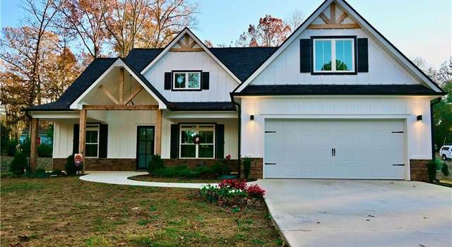 Photo of 130 E Crestwood Rd, Tyrone, GA 30290