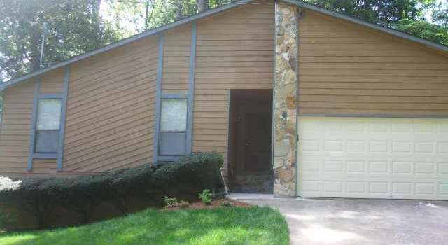 Photo of 5064 Carole Pl, Stone Mountain, GA 30087
