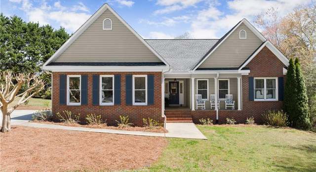 Photo of 195 Featherwood Dr, Cornelia, GA 30531