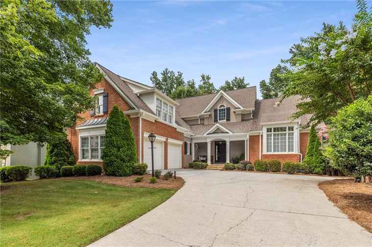 Photo of 2945 Gleneagles Pointe Alpharetta, GA 30005
