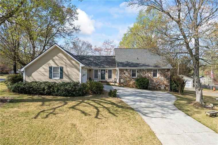Photo of 2019 Wiltshire Pl Snellville, GA 30078