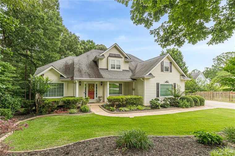Photo of 9707 Squirrel Wood Run Douglasville, GA 30135