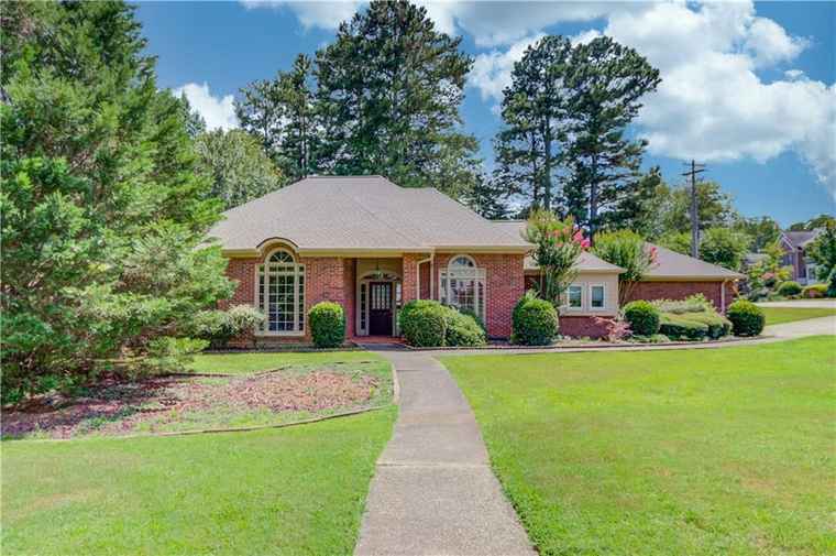 Photo of 5270 Skidaway Dr Alpharetta, GA 30022