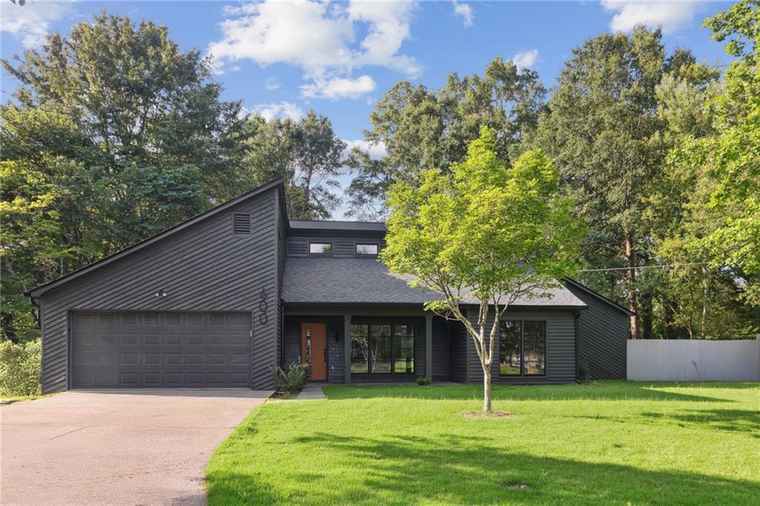 Photo of 600 Applewood Ln NW Marietta, GA 30064