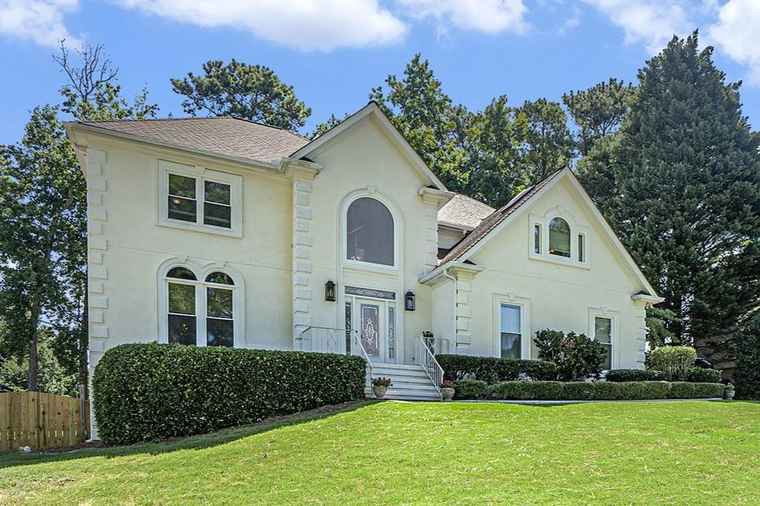 Photo of 1660 Hickory Lake Dr Snellville, GA 30078