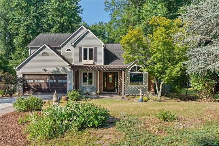 Photo of 1270 Taylor Oaks Dr Roswell, GA 30076