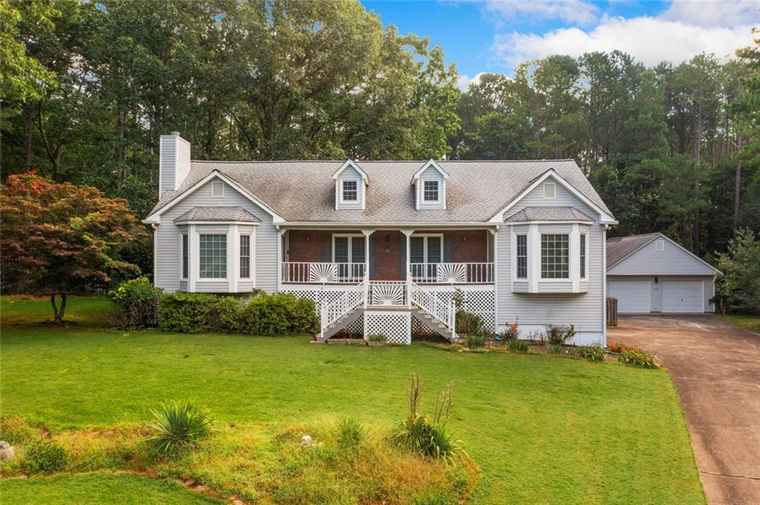Photo of 649 Driftwood Dr Woodstock, GA 30189