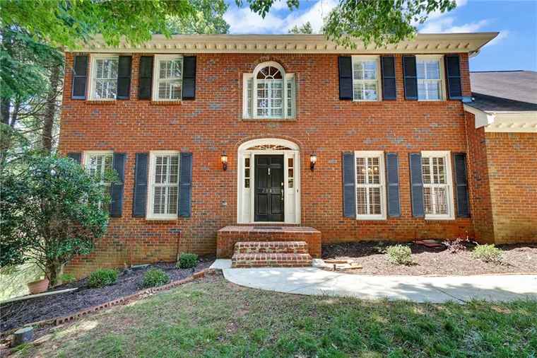 Photo of 2935 Abbottswell Dr Alpharetta, GA 30022