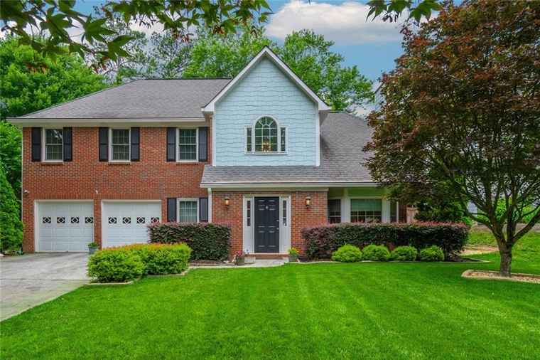 Photo of 10980 Pinehigh Dr Alpharetta, GA 30022