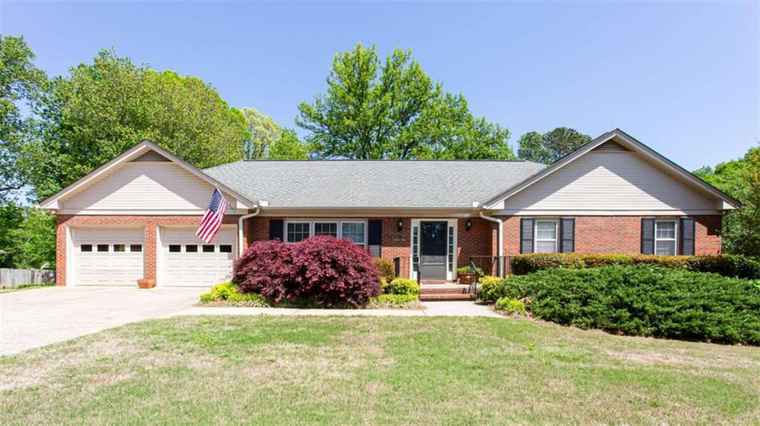 Photo of 2149 Meadow Crest Ter Snellville, GA 30078