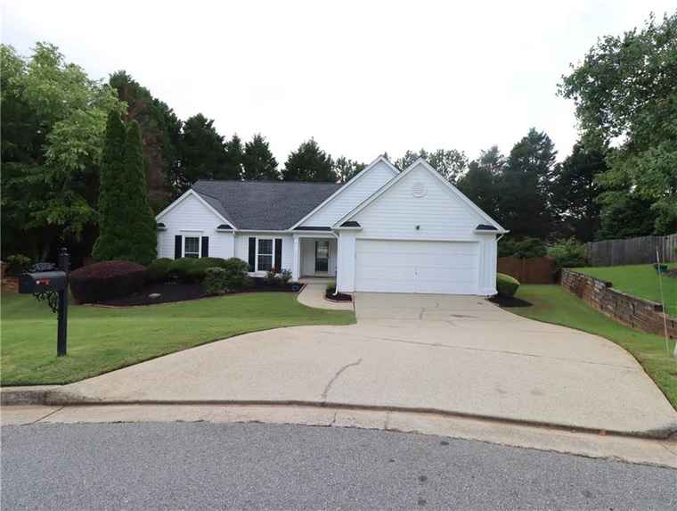 Photo of 550 Sessingham Ct Alpharetta, GA 30005