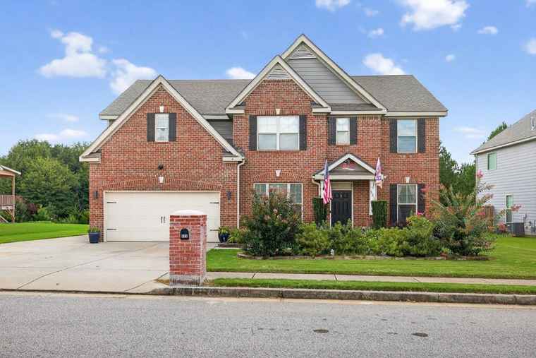 Photo of 521 Georgia Cir Loganville, GA 30052