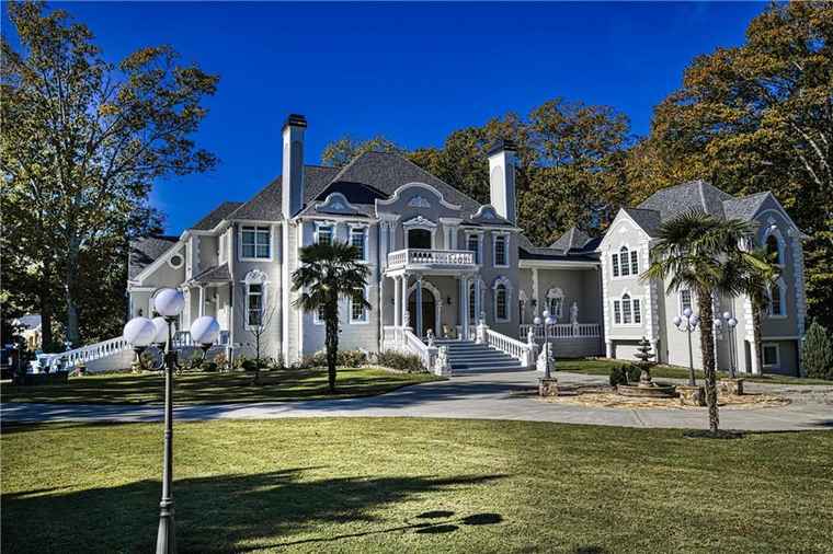 Photo of 6020 Riverside Dr Atlanta, GA 30328
