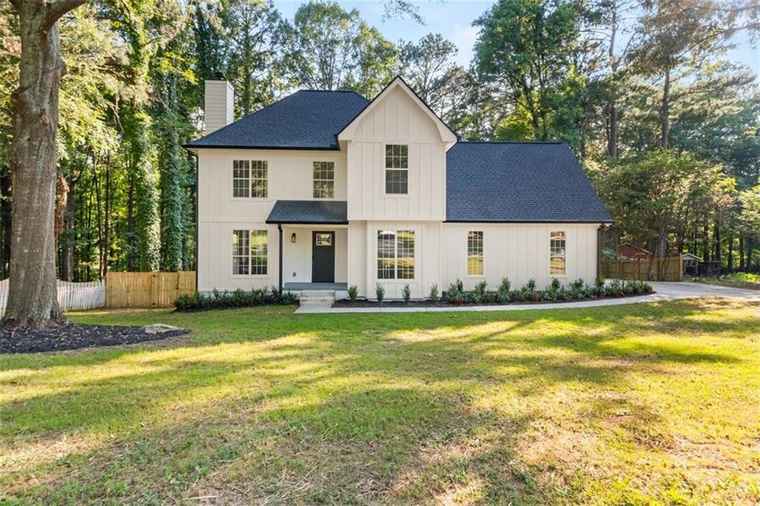 Photo of 2135 Huntington Dr Loganville, GA 30052