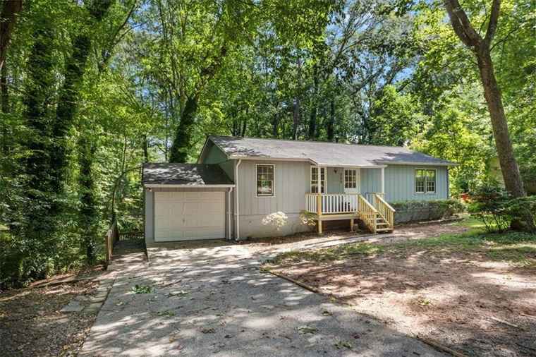 Photo of 303 Nottingham Dr Woodstock, GA 30188