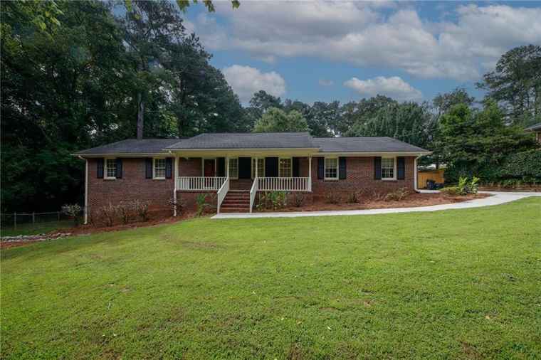 Photo of 2202 Springdale Dr Snellville, GA 30078