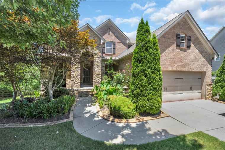 Photo of 1040 Chelsey Way Roswell, GA 30075