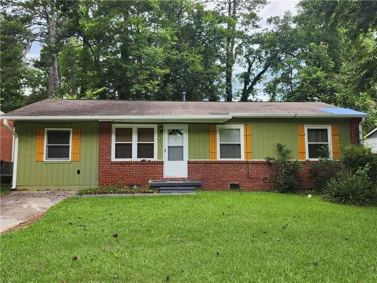 Photo of 830 Sandy Creek Dr NW Atlanta, GA 30331