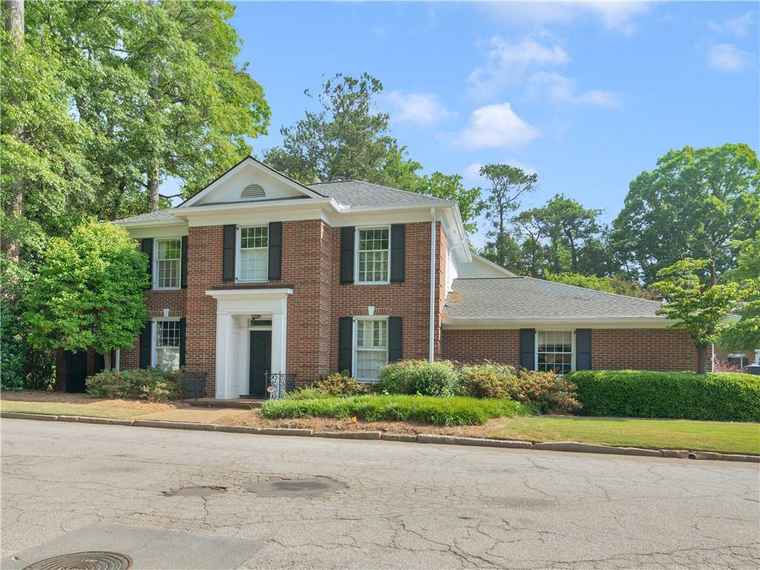 Photo of 631 Pinetree Dr Decatur, GA 30030