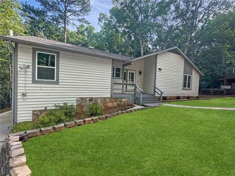 Photo of 6800 Brookwood Ct Douglasville, GA 30135