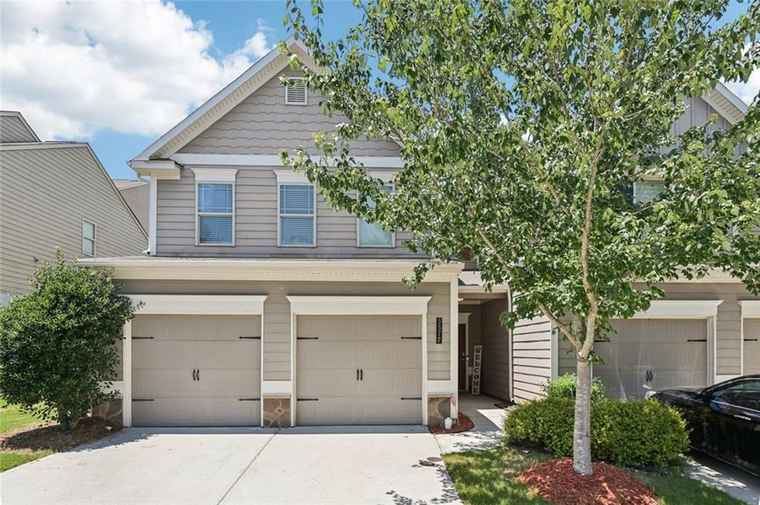 Photo of 3377 Castleberry Village Cir Cumming, GA 30040