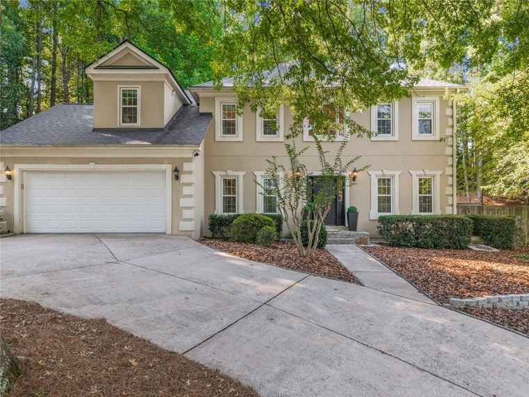 Photo of 125 Georgian Manor Ct Alpharetta, GA 30022