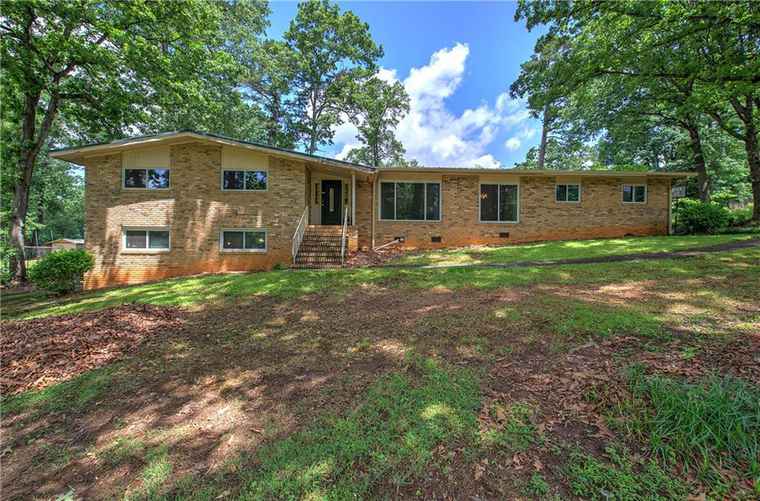 Photo of 2510 Due West Cir NW Kennesaw, GA 30152