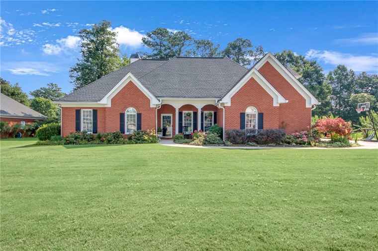 Photo of 405 Mallory Cir Loganville, GA 30052