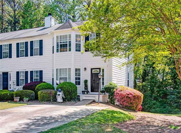 Photo of 4420 Thorngate Ln Acworth, GA 30101