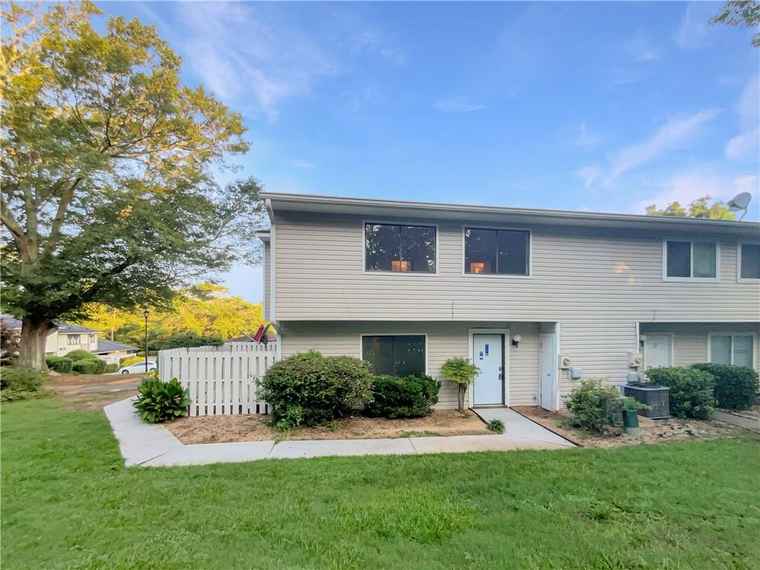 Photo of 1472 Pine Log Rd NE Conyers, GA 30012