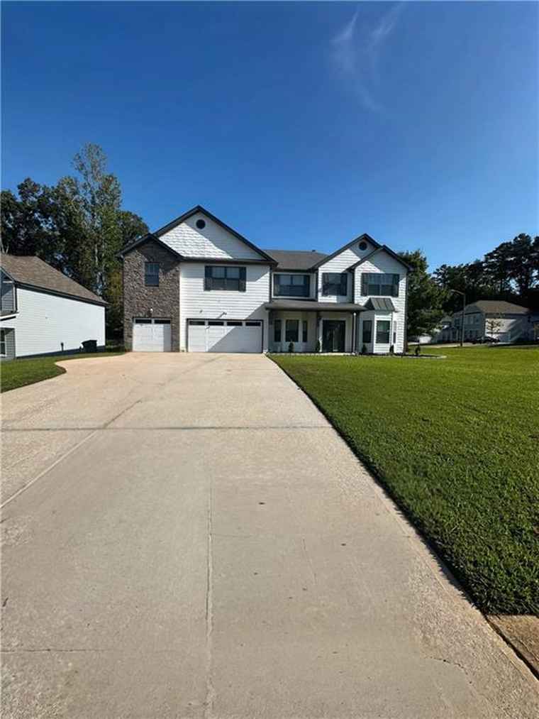 Photo of 4001 Riverchess Dr SW Atlanta, GA 30331