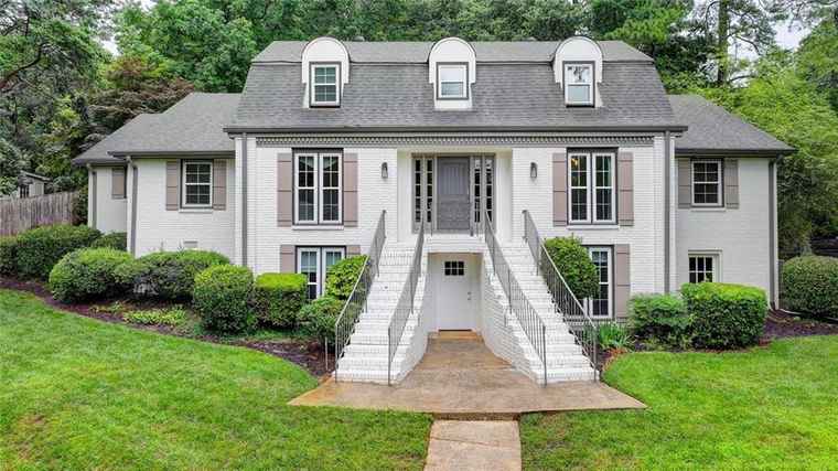 Photo of 5105 Vernon Oaks Dr Dunwoody, GA 30338