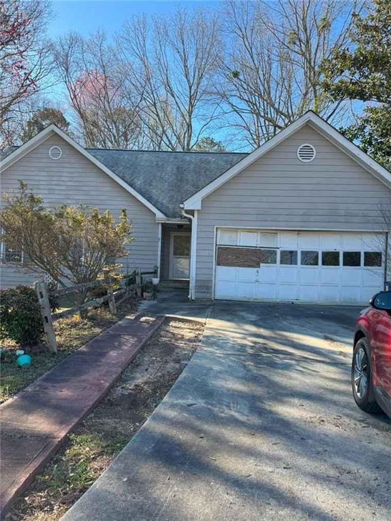 Photo of 470 Yearling Dr Loganville, GA 30052