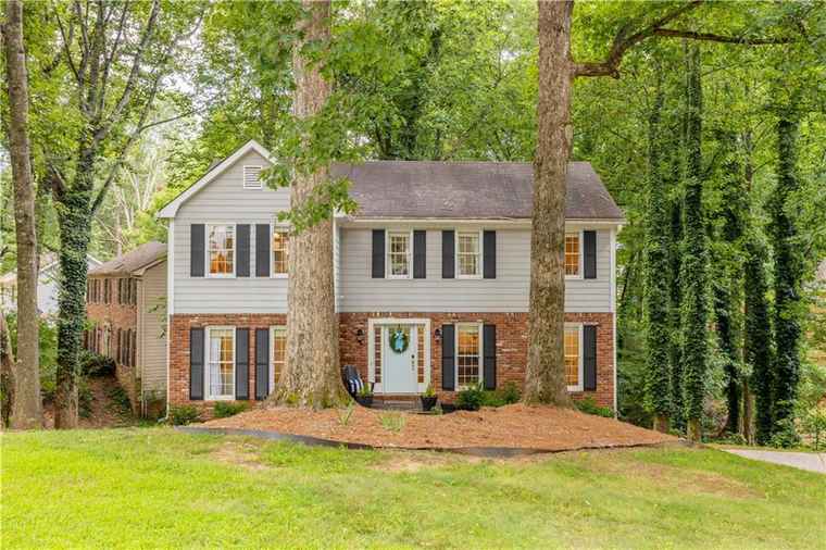 Photo of 300 Spring Ridge Dr Roswell, GA 30076
