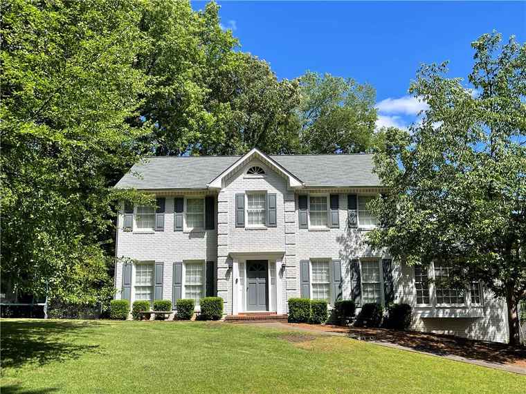 Photo of 310 Spindletree Trce Roswell, GA 30076