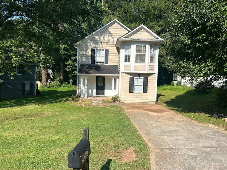 Photo of 5040 Brittany Dr Stone Mountain, GA 30083