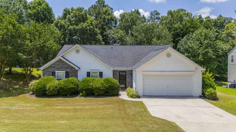 Photo of 706 Hillmont Dr Loganville, GA 30052