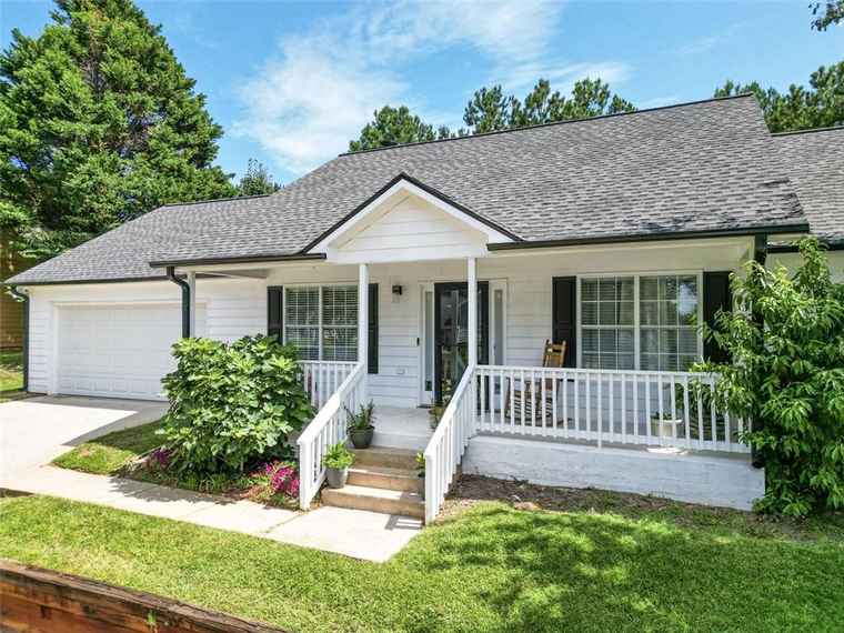 Photo of 354 Shoal Ct Lawrenceville, GA 30046