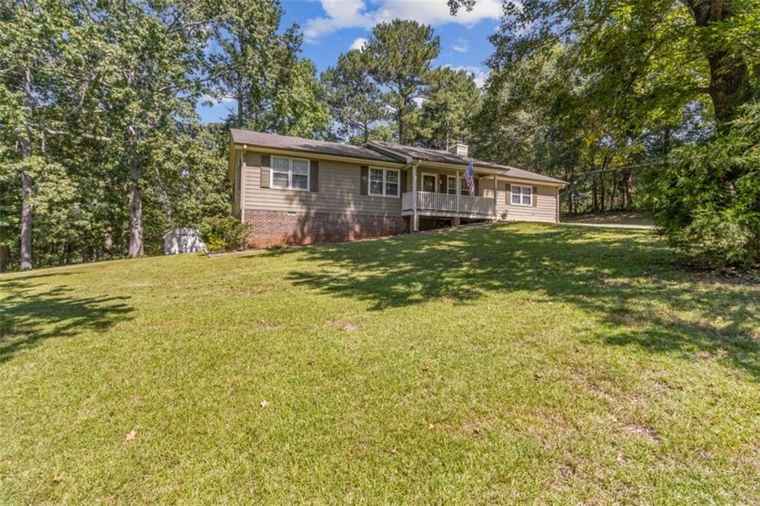 Photo of 406 Farm St Loganville, GA 30052