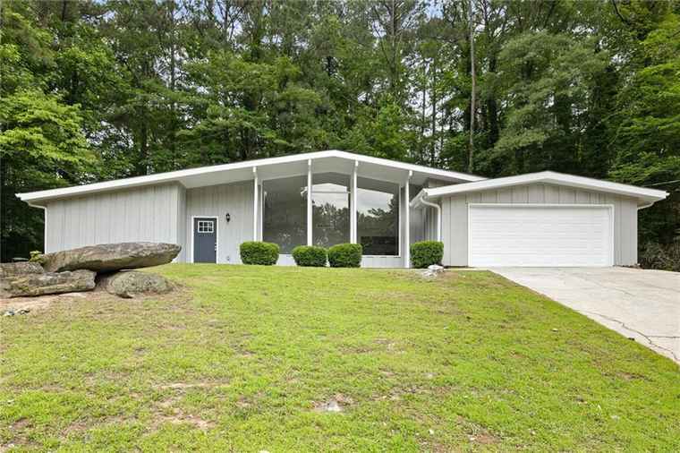 Photo of 3285 Huntwood Dr Decatur, GA 30034